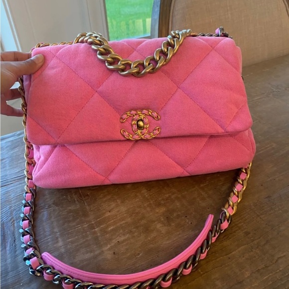 Adorable denim pink Chanel bag - Picture 2 of 11
